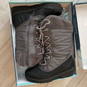Bare Traps Dark Grey Sybil Snow Boot size 8.5